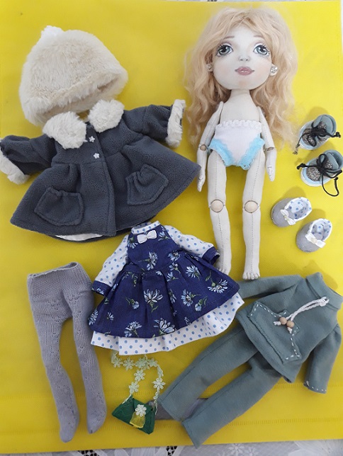 Как купить куклу с набором одежды