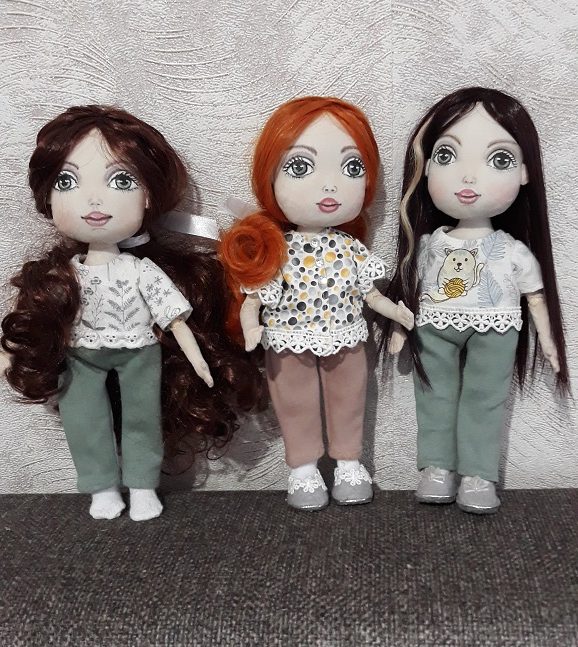 Одежда для текстильной куклы, фото. На фото  три куклы .